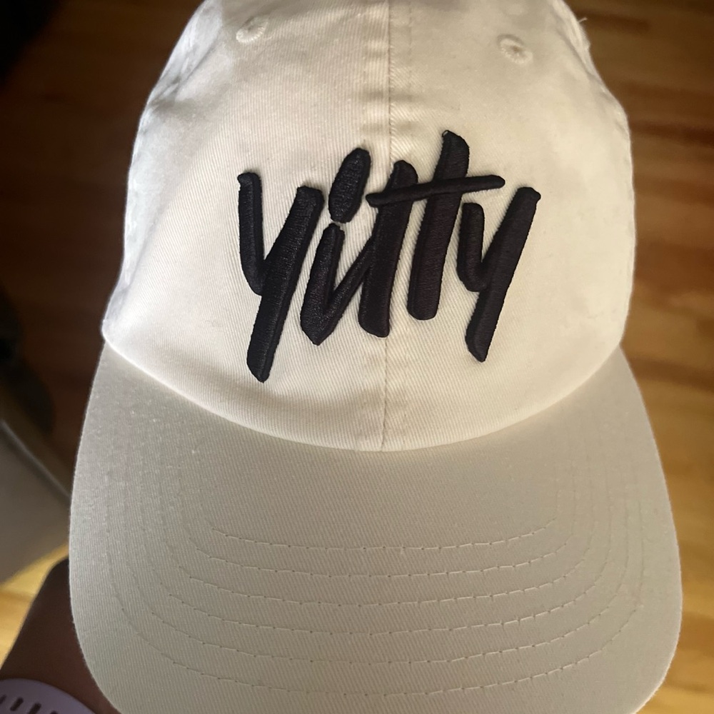 YITTY White Hat Accessories